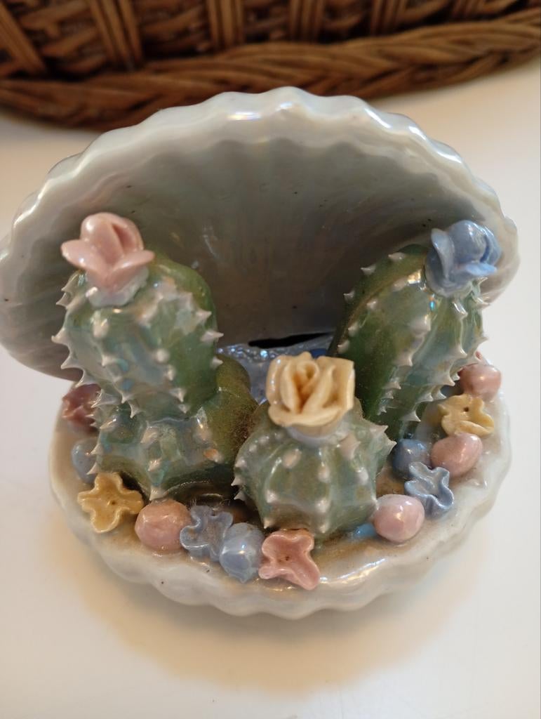 Beeldje cactea in schelp wit parelmoer, Ophalen of Verzenden