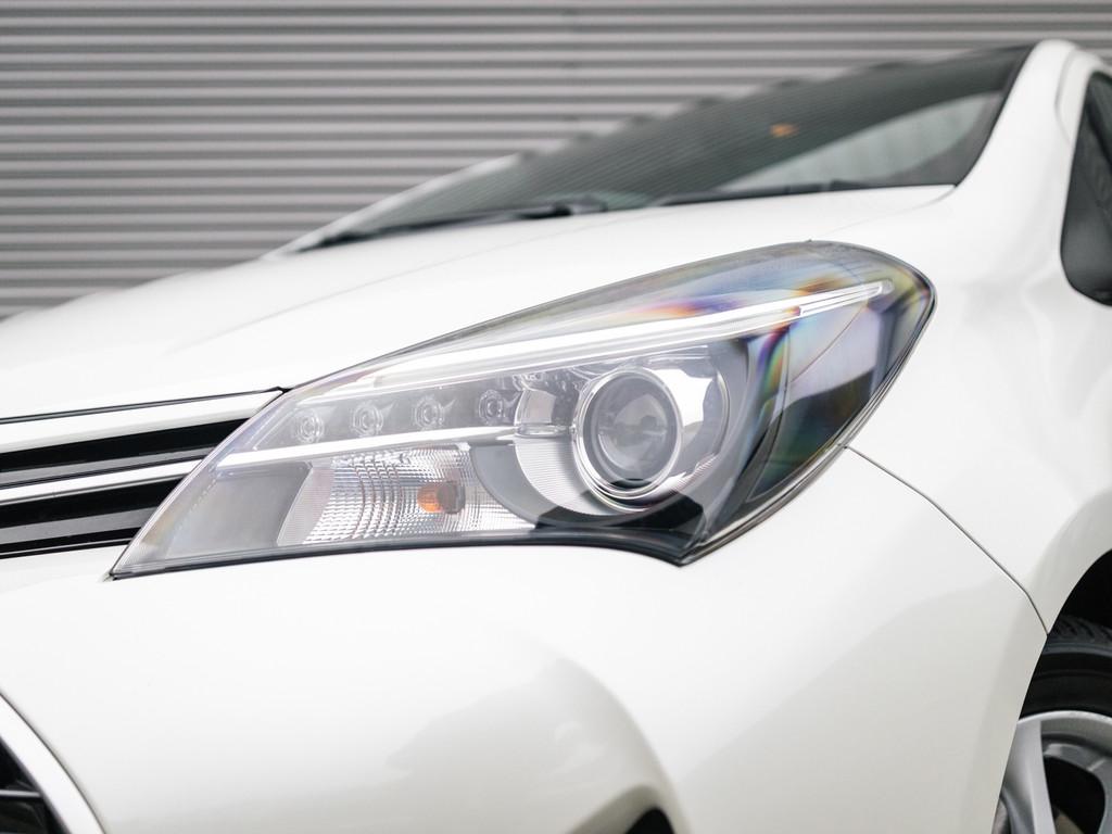 Toyota Yaris 1.5 Hybrid Dynamic Panoramadak Trekhaak Automaa, Gebruikt, 4 cilinders, 1070 kg, Origineel Nederlands