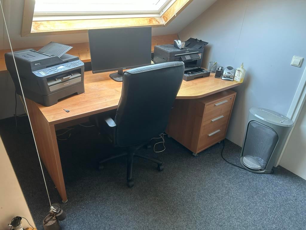 Bureau met ladeblok en stoel, Gebruikt, Hoekbureau, Bruin, Ophalen of Verzenden