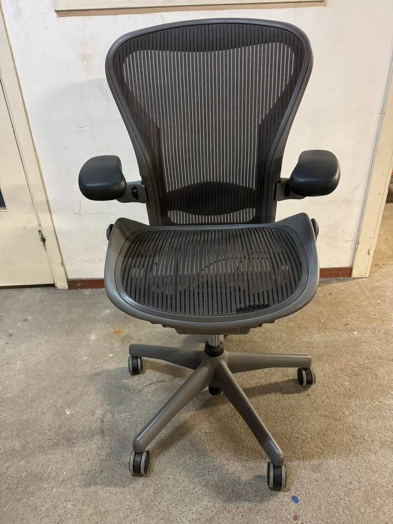 Herman Miller Aeron Classic Graphite, Ophalen of Verzenden, Zo goed als nieuw, 120-bas, Overige merken