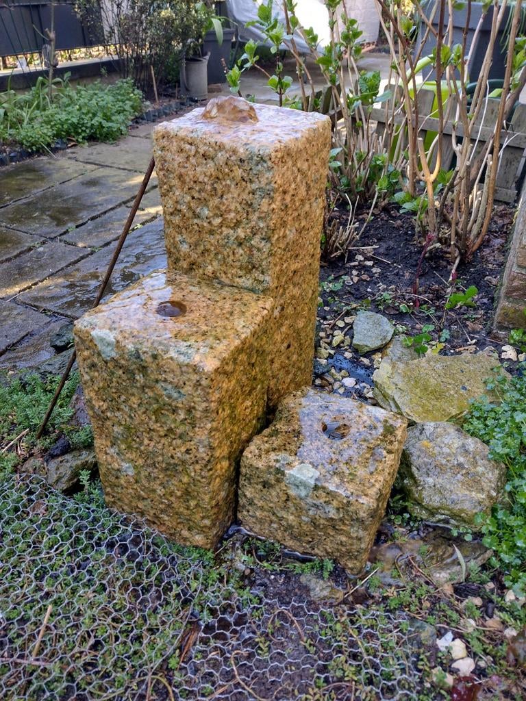 Natuurstenen waterornament met pomp, Tuin en Terras, Ophalen, Gebruikt, Beton, Waterornament