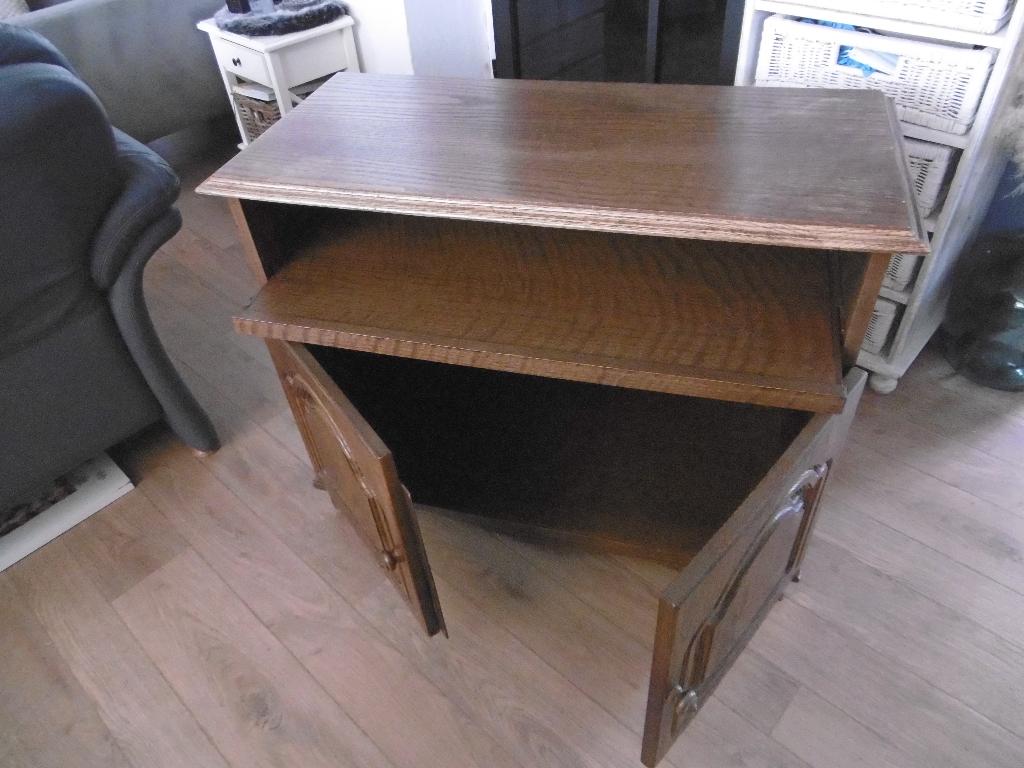 Praktisch TV-meubel, afmetingen: H69 B88 D39 cm, Huis en Inrichting, Kasten | Televisiemeubels, Ophalen, Gebruikt, Recht-toe-recht-aan degelijkheid, charme van authentieke allure