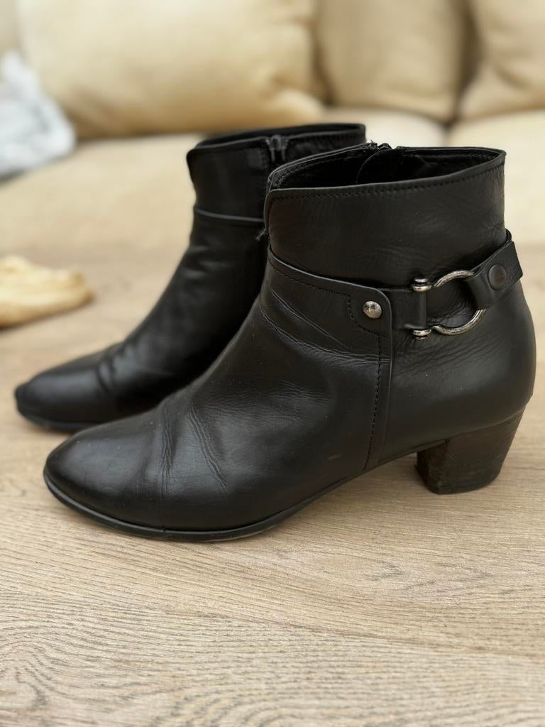 Mooie leten enkellaarsjes BITTER m 39,5, Kleding | Dames, Schoenen, Ophalen of Verzenden, Zo goed als nieuw, Zwart