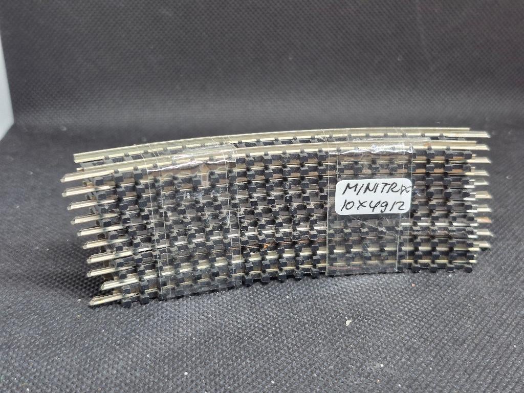 Minitrix 4912 - 10 x gebogen rail R1 / 30 graden (15050), Gebruikt, Gelijkstroom, Trix, Rails