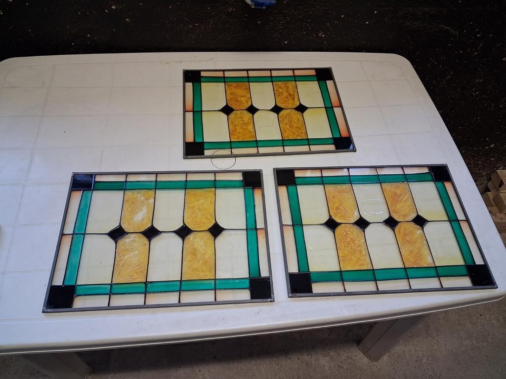 Drie glas in lood panelen, Ophalen