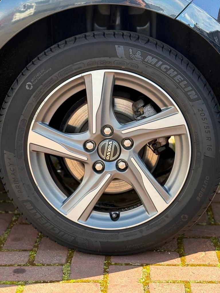 Volvo V40 2.0 D4 R-Design Export, Auto's, Volvo, Voorwielaandrijving, Euro 5, Gebruikt, Zwart