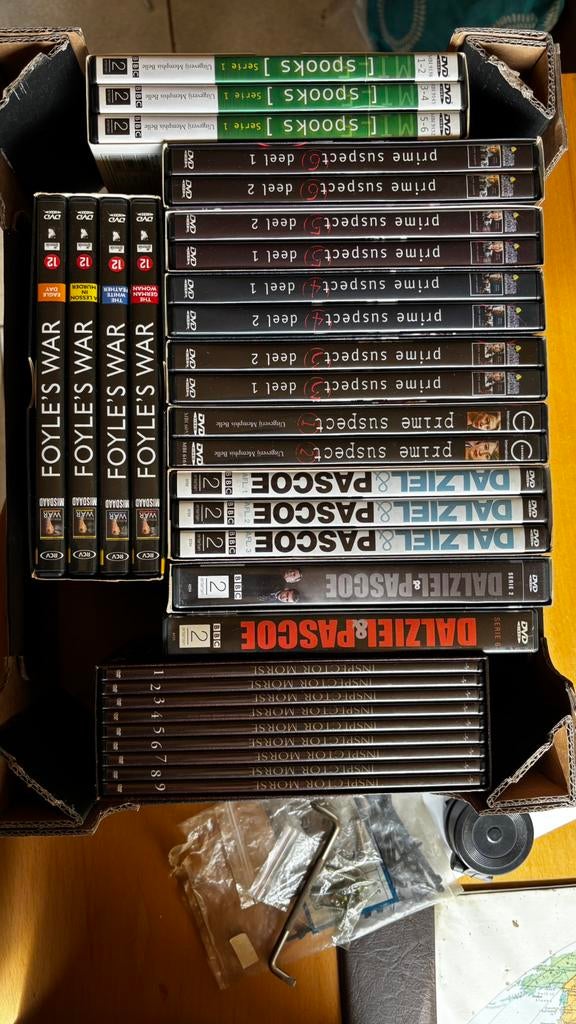 Detective serieus op dvd, Vanaf 12 jaar, Ophalen, Zo goed als nieuw, Oorlog of Misdaad