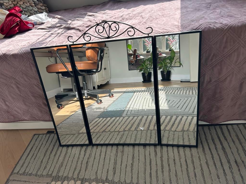 Decoratieve driedelige spiegel met smeedijzeren detail, Gebruikt, Ophalen of Verzenden, 75 tot 100 cm, Minder dan 100 cm