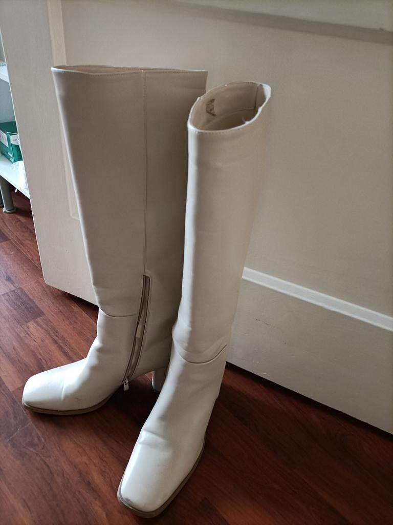 Gebroken witte laarzen - enkele keren gedragen, Ophalen of Verzenden, Gedragen, Wit, Hoge laarzen