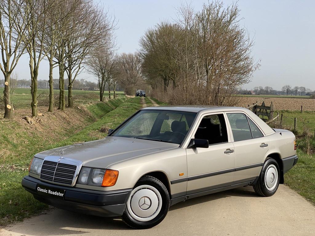 Mercedes Benz 200D W124 1986, TREKHAAK, PULLMAN BEKLEDING, Auto's, Gebruikt, 621 kg, 4 cilinders, Bedrijf