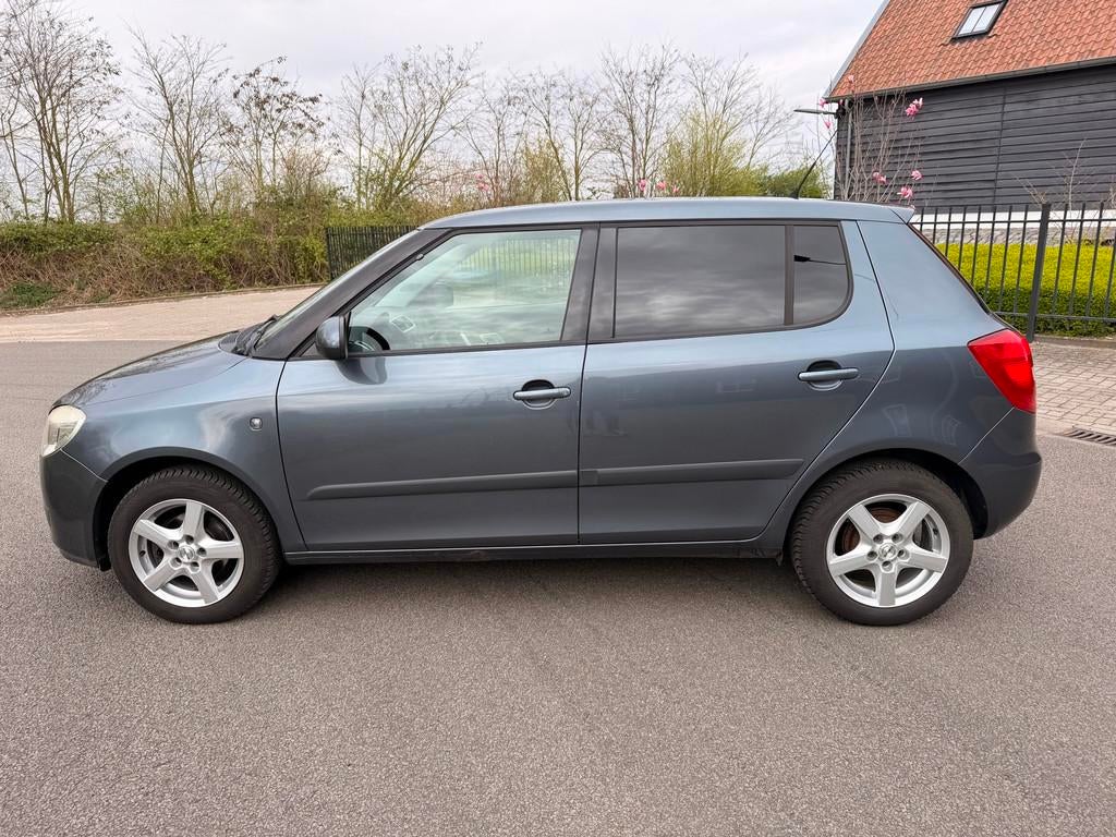 Skoda Fabia 1.4-16V Ambiente 5 DEURS AIRCO CR.CONTR APK 4-20, Voorwielaandrijving, Zwart, Origineel Nederlands, Bedrijf