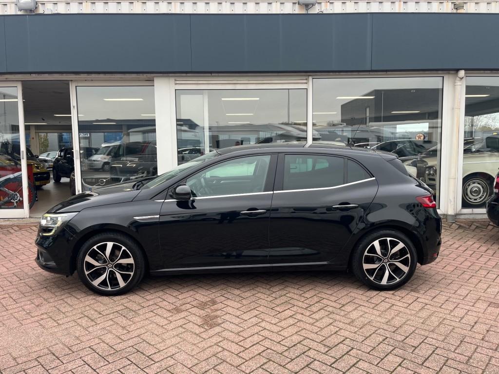 Renault MEGANE 1.3 TCe Bose Clima Cruise PDC Carplay, Gebruikt, Euro 6, 4 cilinders, 1650 kg