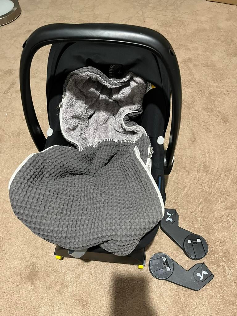 Maxi cosi cabrio fix i-size met isofix base en warmtezak, Kinderen en Baby's, Autostoeltjes, Ophalen, Zo goed als nieuw, Isofix