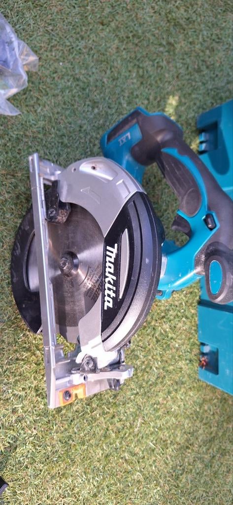 Makita accu cirkelzaag DHS630ZJ, Doe-het-zelf en Verbouw, Ophalen, 1200 watt of meer, Cirkelzaag, 30 tot 70 mm