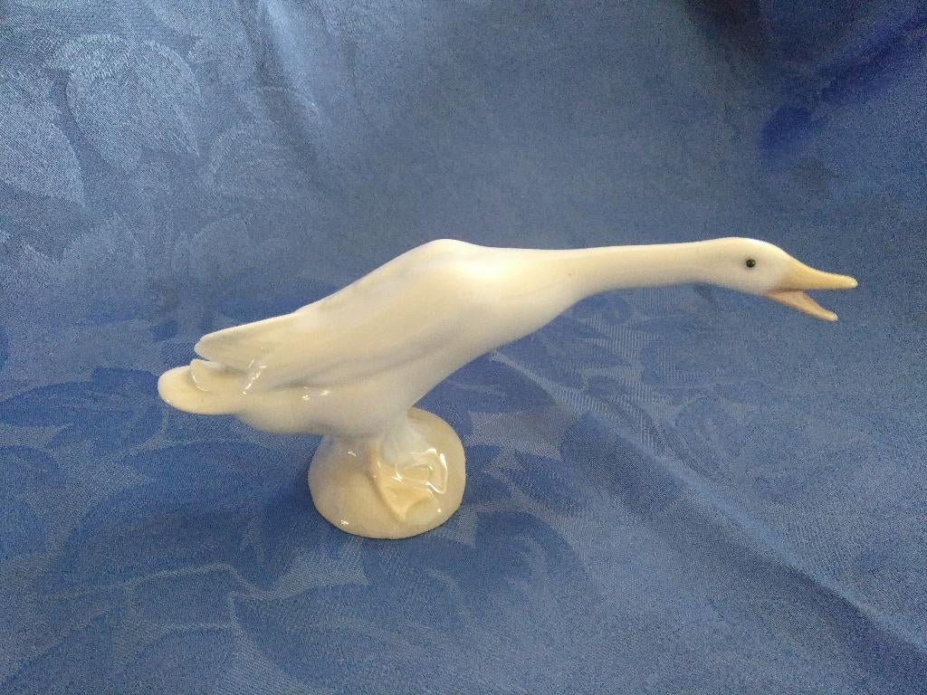 GANS 16x 8 cm, porselein van LLADRO, Spanje, Verzamelen, Beelden en Beeldjes, Ophalen of Verzenden, Zo goed als nieuw, Dier