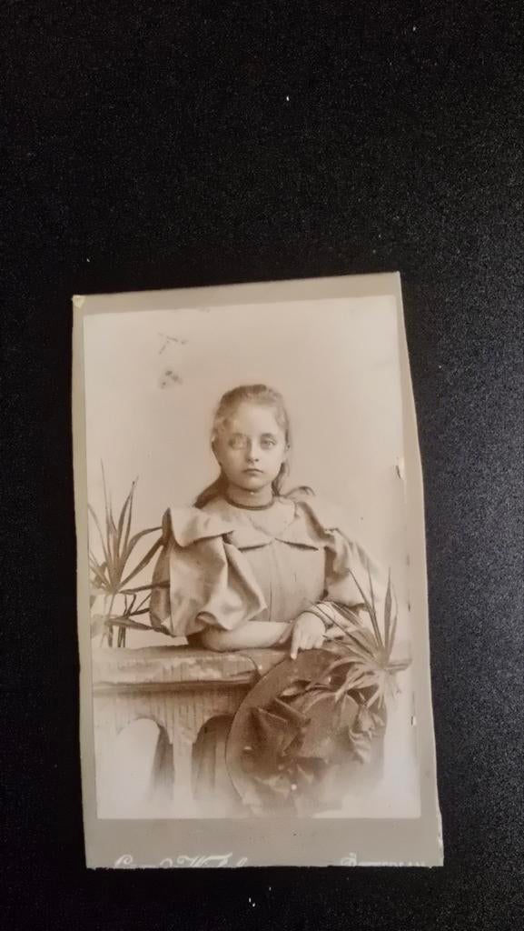 Antieke foto van een meisje, ca. 1900, Ophalen of Verzenden