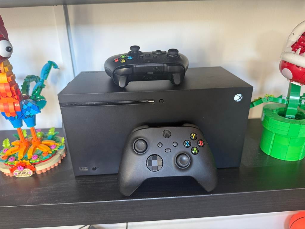 Xbox Series X 1TB met 2 controllers, Spelcomputers en Games, Spelcomputers | Xbox Series X en S, Zo goed als nieuw, Xbox Series X