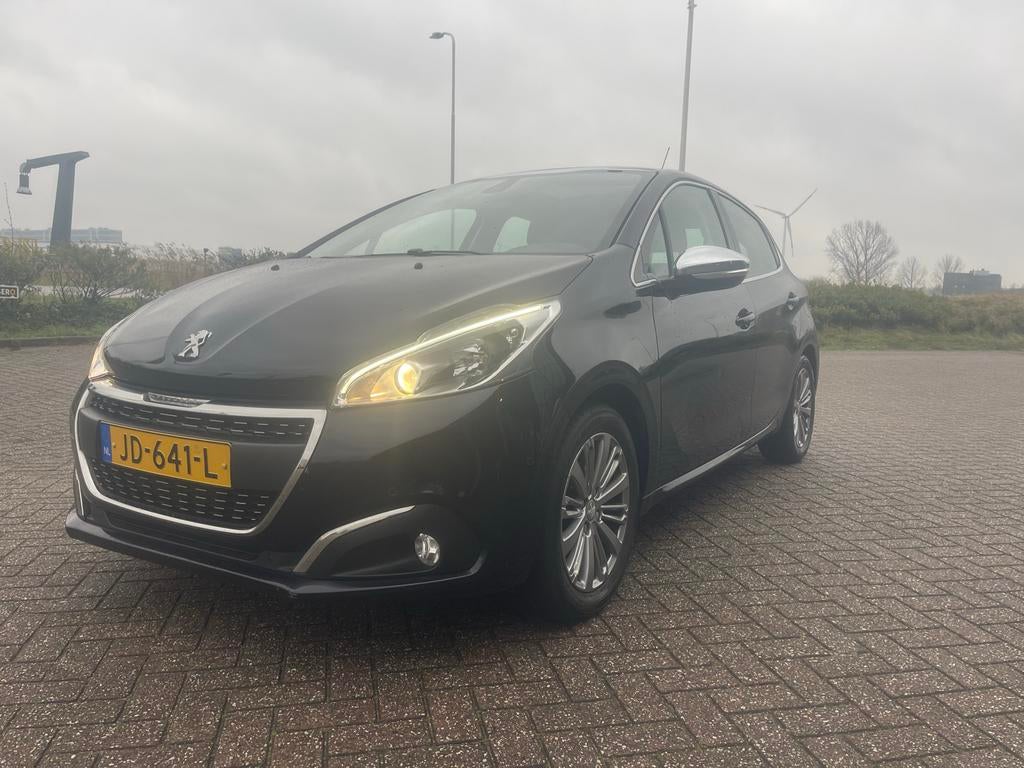 Peugeot 208 1.2 VTI 81KW/110PK 5-D 2016 Blauw, Auto's, Voorwielaandrijving, 40 €/maand, Blauw, Leder en Stof