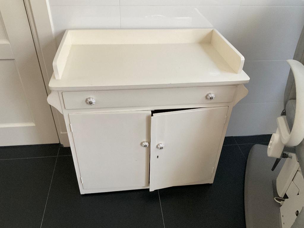 COMMODE LAAG / KASTJE, Ophalen