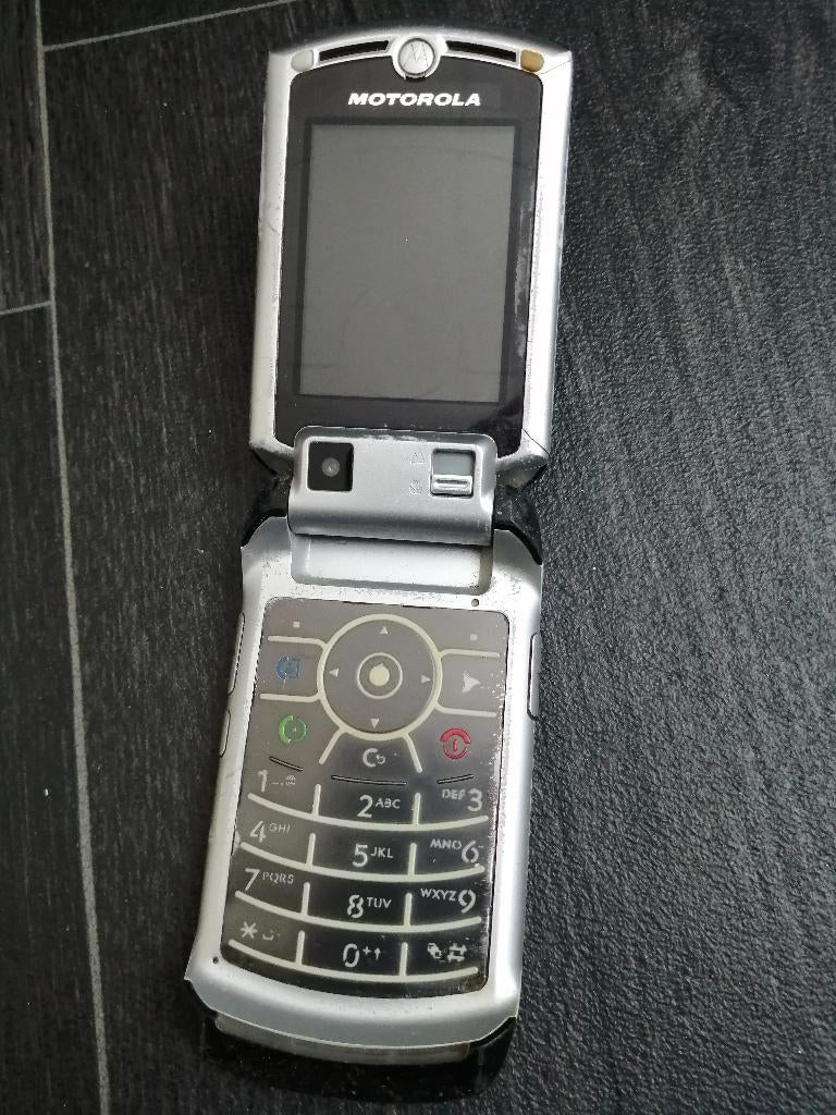 MOET NU WEG!! ZELDZAAM RETRO MOTOROLA RAZR V3x FLIP TELEFOON, Telecommunicatie, Mobiele telefoons | Motorola, Gebruikt, Inklapmodel