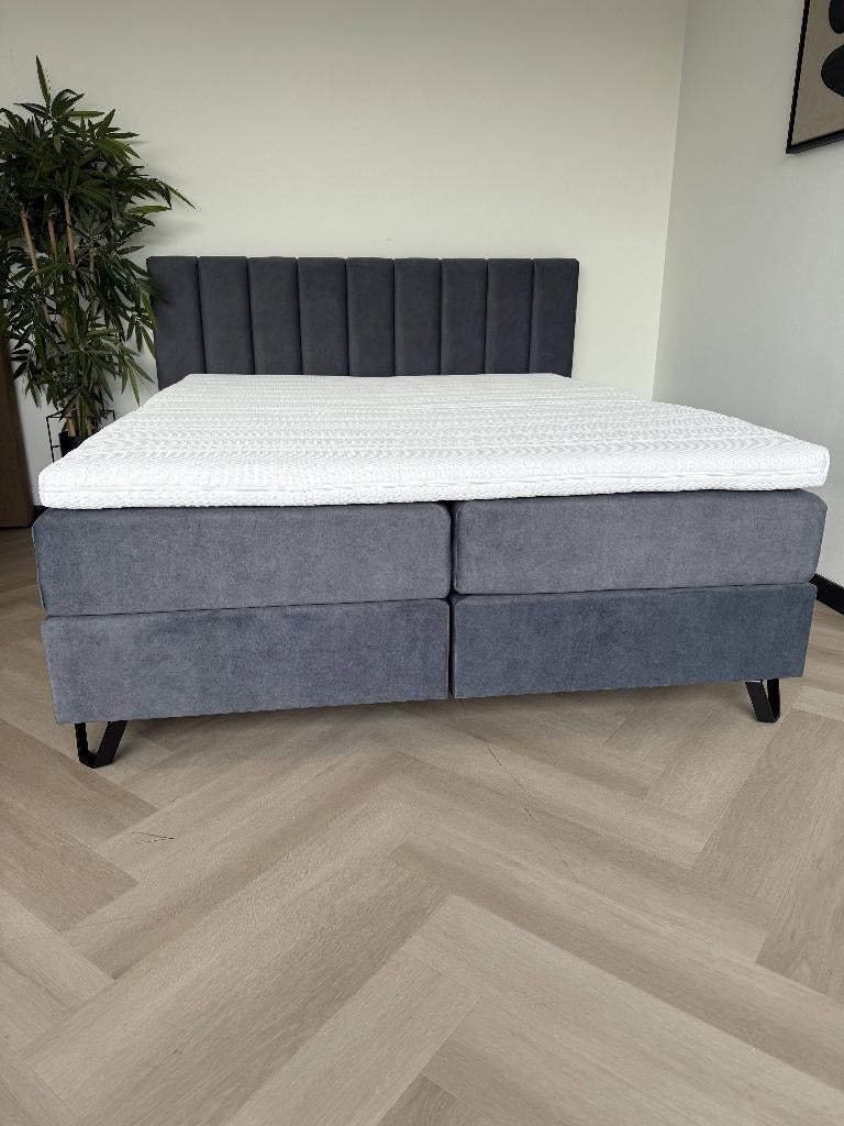 Luxe velvet Boxspring 160x200 donkerblauw | Harde onderbox, Blauw, Ophalen of Verzenden, 200 cm, 160 cm
