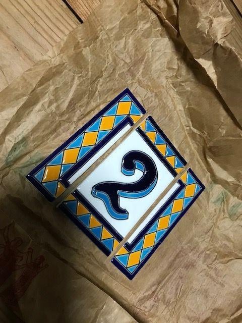 Huis nummer 2 tegeltjes Spanje huisnummer huisnummerbordjes, Ophalen of Verzenden