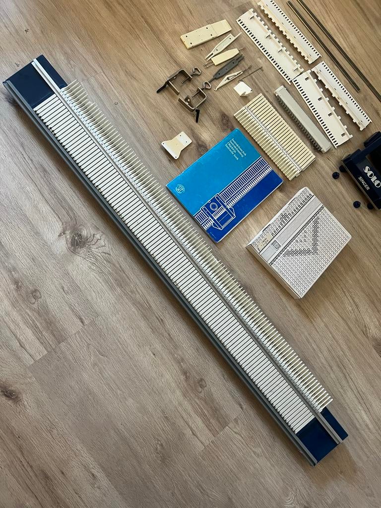 Breimachine Solo met accessoires en instructieboek, Ophalen, Gebruikt, Breien, Machine