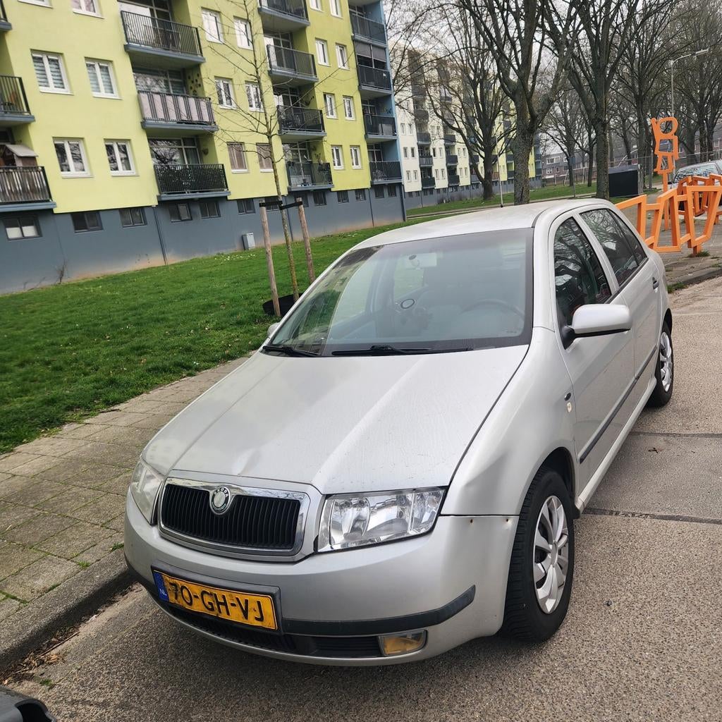 Skoda Fabia 1.4 50KW 2000 Grijs, Auto's, Voorwielaandrijving, 450 kg, 4 cilinders, 68 pk