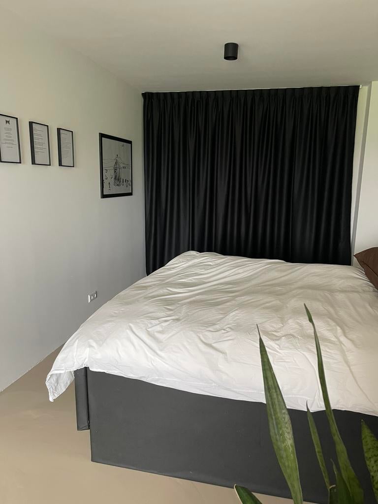 Zwarte satijn verduisterend gordijnen, Hotel Chick, Huis en Inrichting, Stoffering | Gordijnen en Lamellen, 200 cm of meer, Grijs