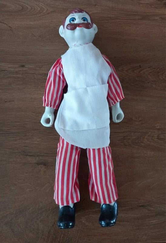 Pop van stof en stenen hoofdje, handjes en voetjes, Verzamelen, Poppen, Ophalen of Verzenden, Zo goed als nieuw, Pop