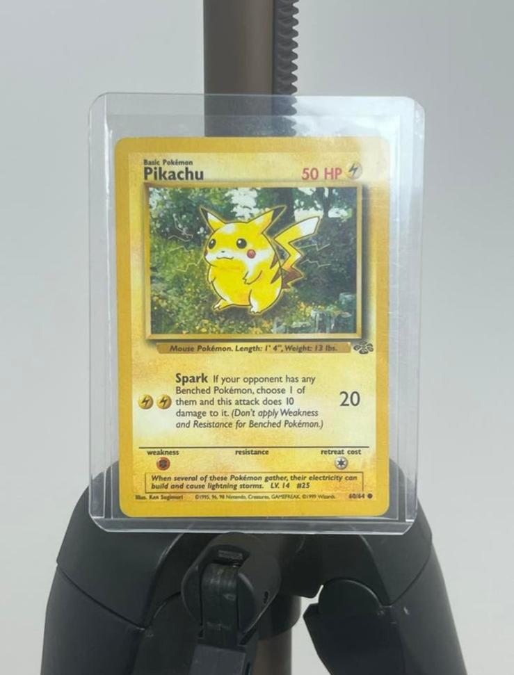 Pikachu Base Set Pokémon Kaart, Ophalen of Verzenden, Zo goed als nieuw, Losse kaart, Foil