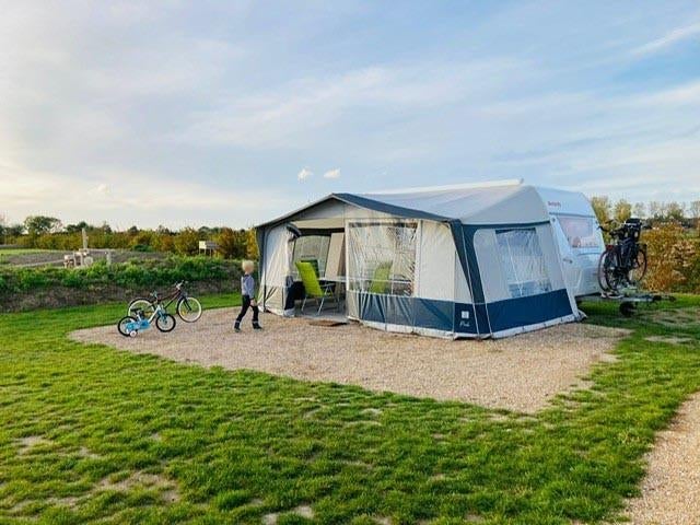 Dethleffs, 5p, Mover, Voortent, Luifel, Stapelbed, Modern, Caravans en Kamperen, Dwarsbed, Treinzit, Particulier, Luifel