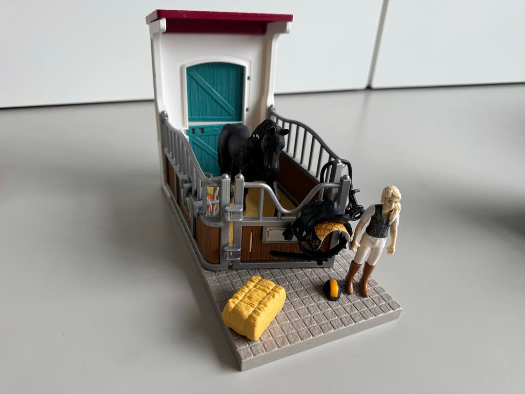 Schleich paardenstal met paard en ruiter - Paddock accessoir, Ophalen of Verzenden, Zo goed als nieuw, Jongen of Meisje