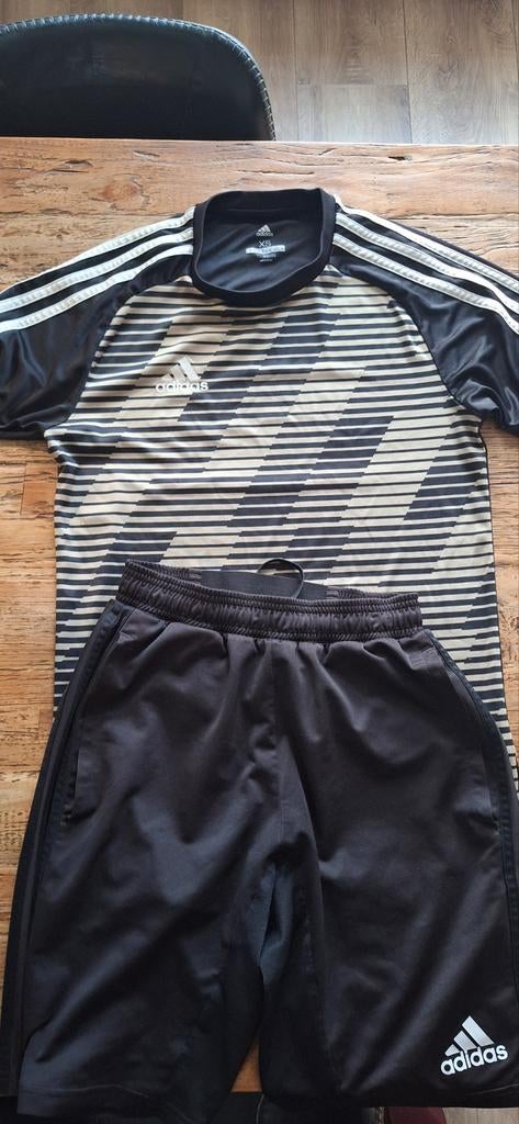 Adidas voetbal tenue mt XS, Maat XS of kleiner, Ophalen of Verzenden, Shirt