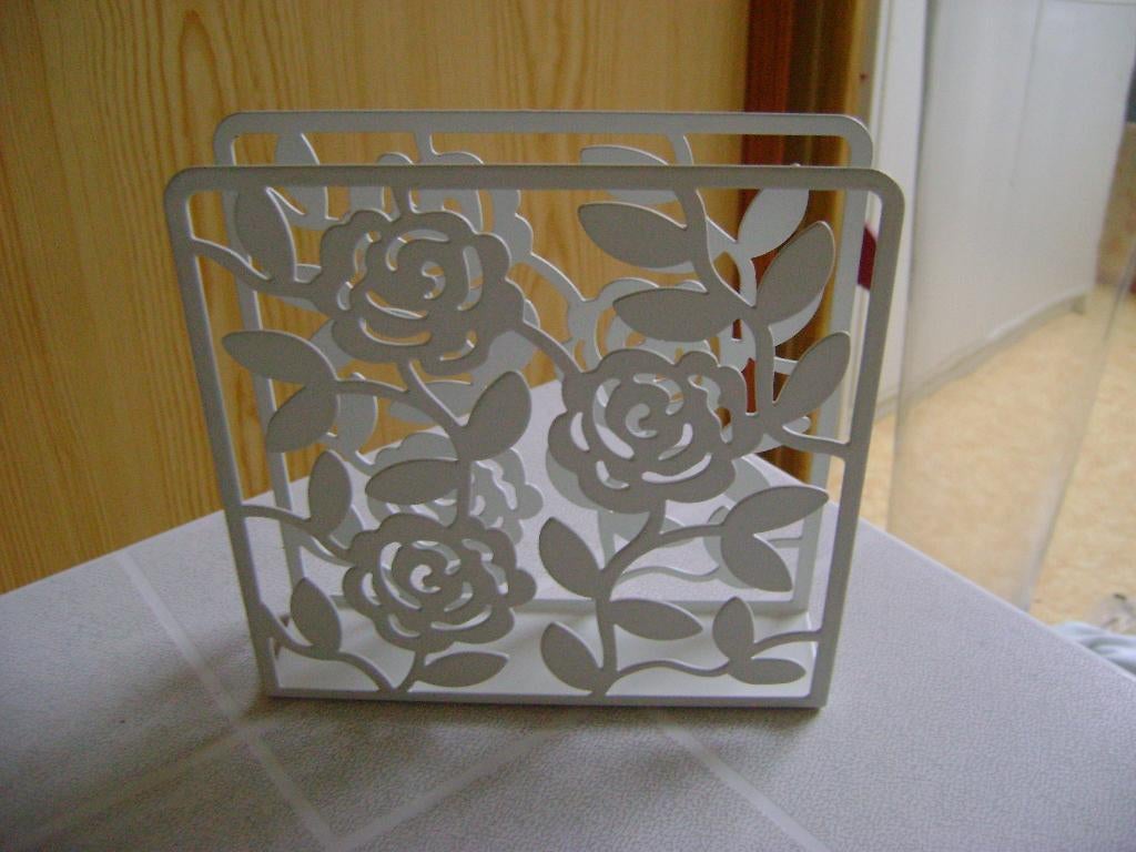 wit metalen brieven /servetten standdaard 15lx15hx4br, Ophalen of Verzenden, Overige typen