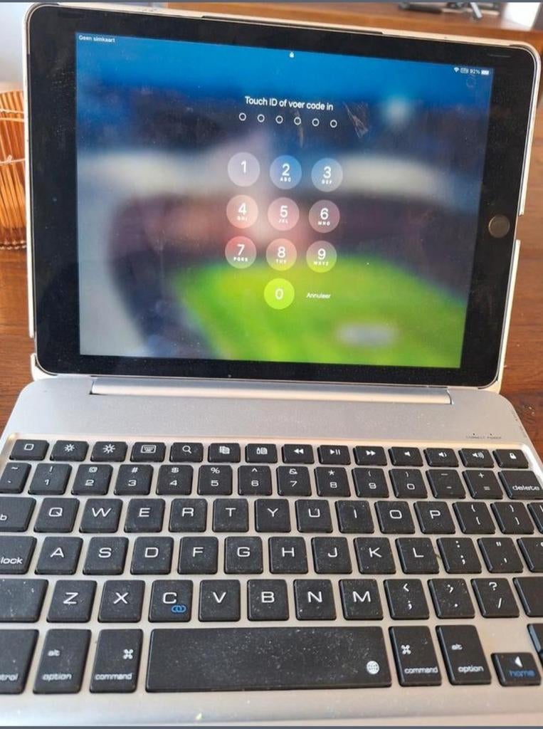 Ipad Air2 met toetsenbord, lader, etc., 10 inch, Apple iPad, Ophalen of Verzenden, Zo goed als nieuw