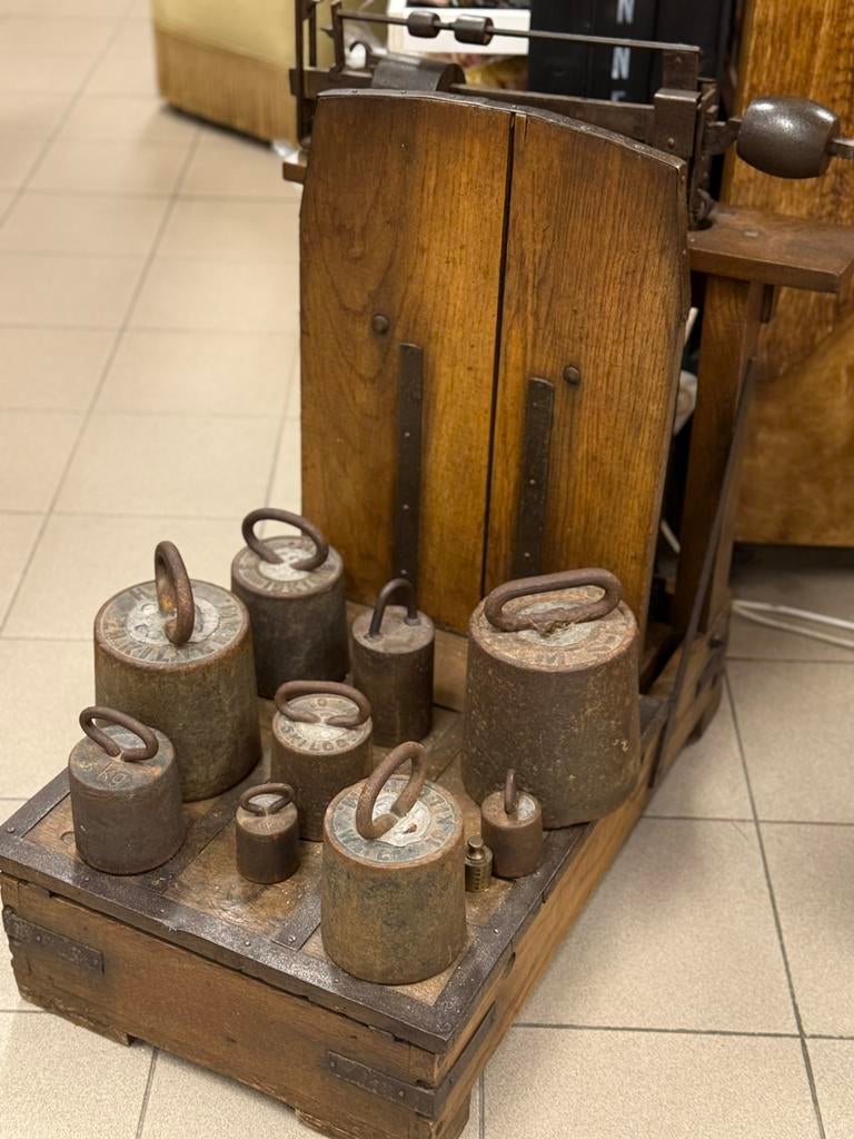 Geote bascule met gewichten, Ophalen