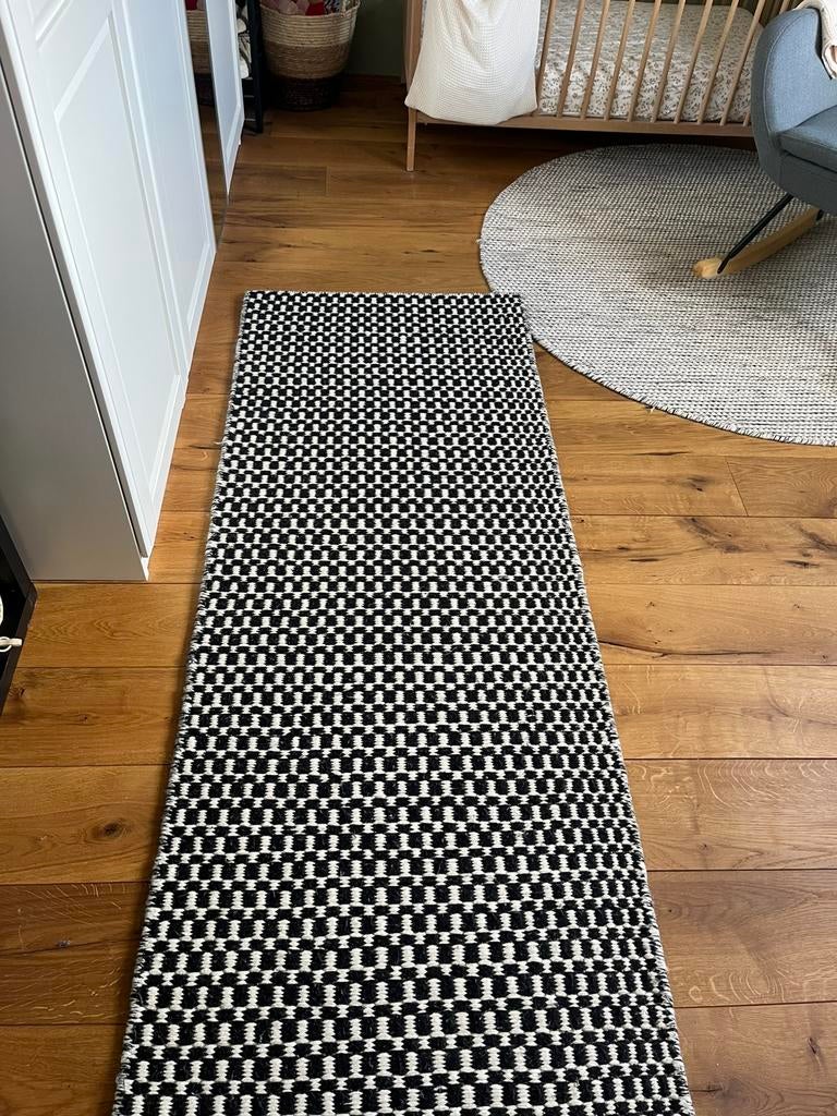 Zwart wit vloerkleed/loper 70x200cm in goede staat, Ophalen, Wit, 200 cm of meer, 50 tot 100 cm