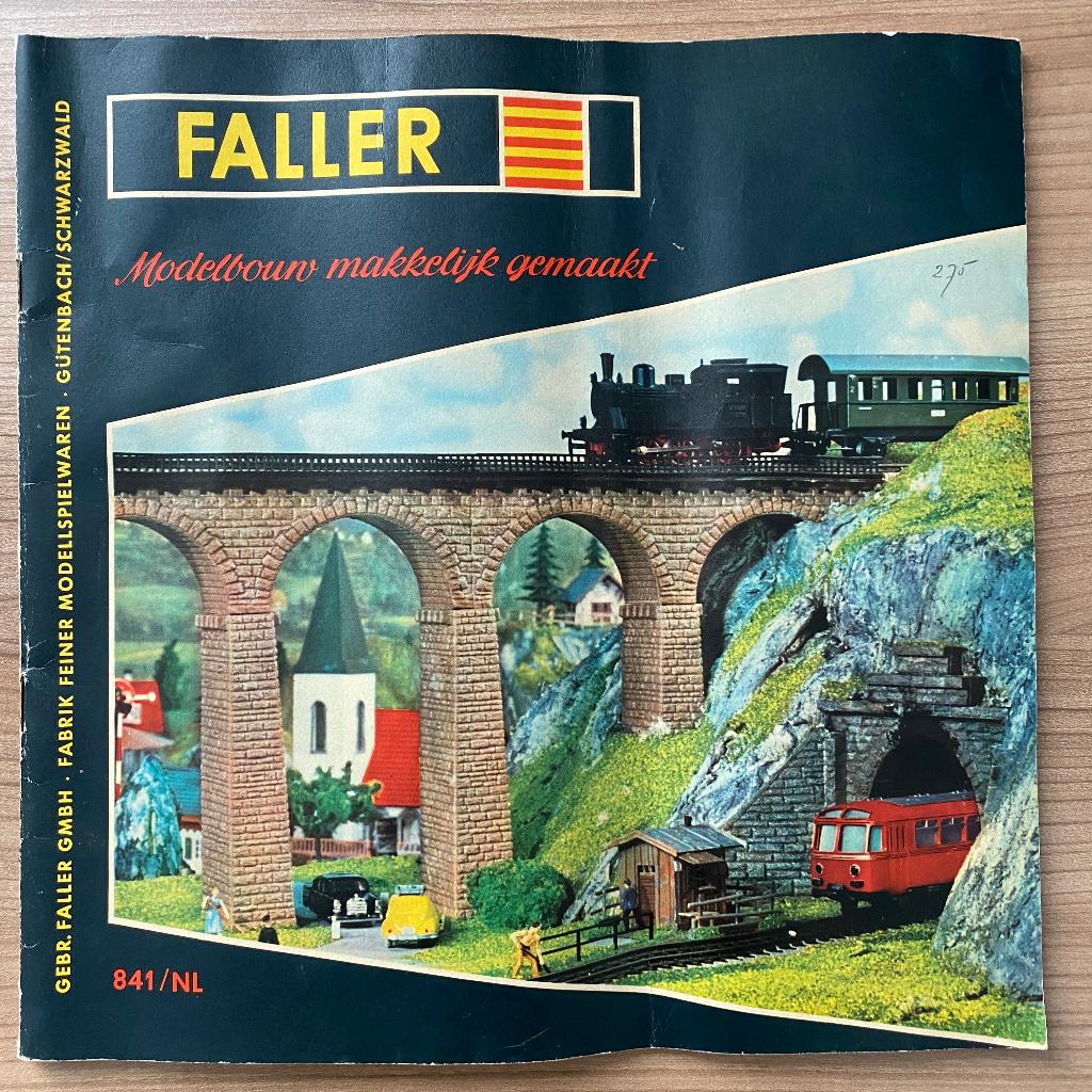 Faller modelbouw boek 841/NL Vintage, Hobby en Vrije tijd, Overige merken, Gebruikt, Gelijkstroom of Wisselstroom, Boek, Tijdschrift of Catalogus