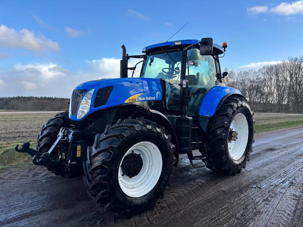 New holland T7050, Zakelijke goederen, Agrarisch | Tractoren, Ophalen, Gebruikt, New Holland