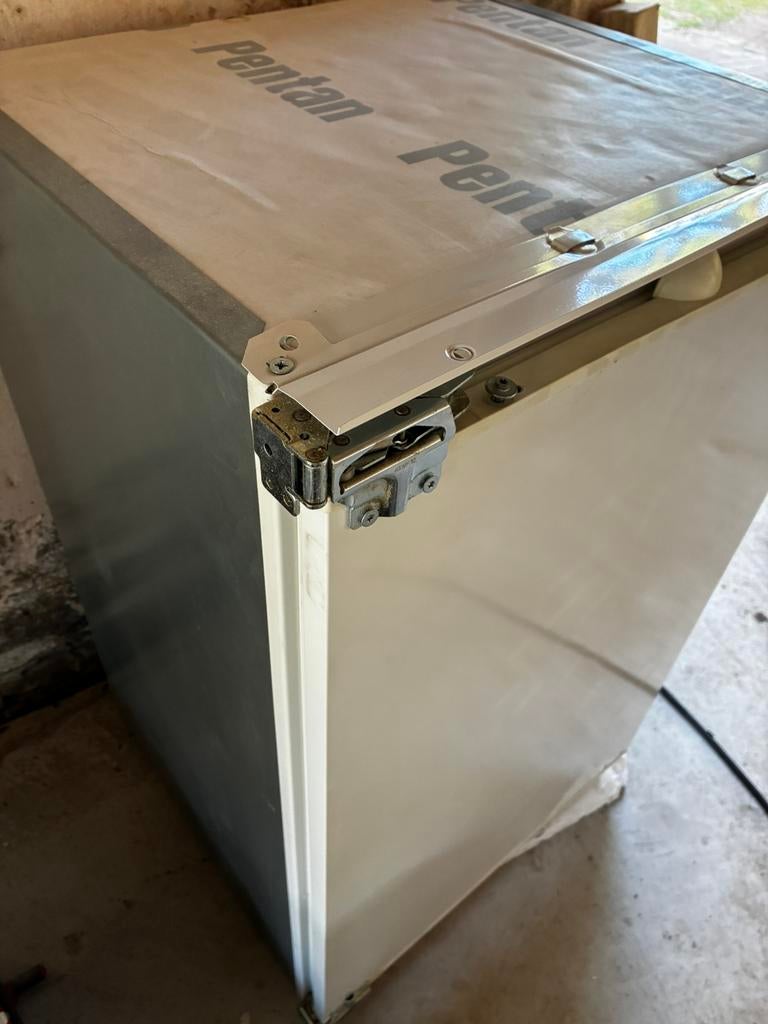 Bosch inbouw vriezer tafelmodel, 100 tot 150 liter, Ophalen, Gebruikt, Met vriesvak