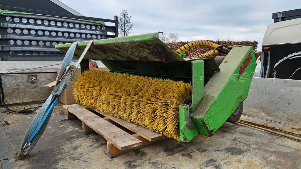 Avant hydraulische rolbezem, sneeuwborstel, veeg borstel, Ophalen, Gebruikt