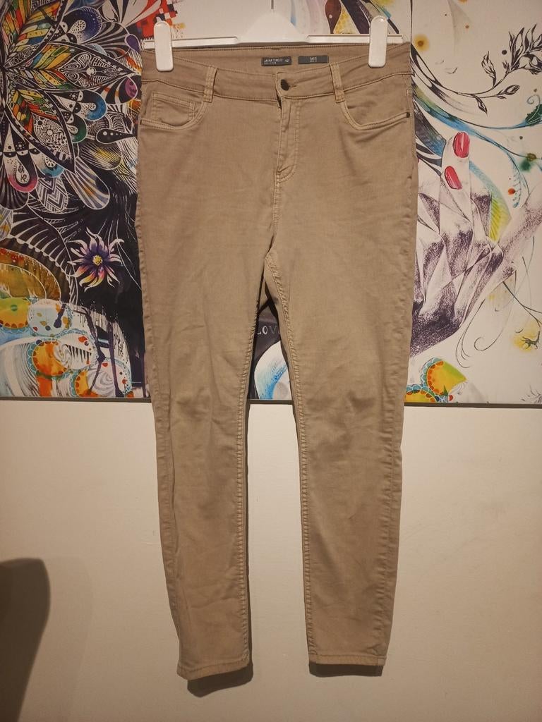 Laura Torelli lange broek - Maat 42, Beige, Maat 42/44 (L), Ophalen of Verzenden, Zo goed als nieuw