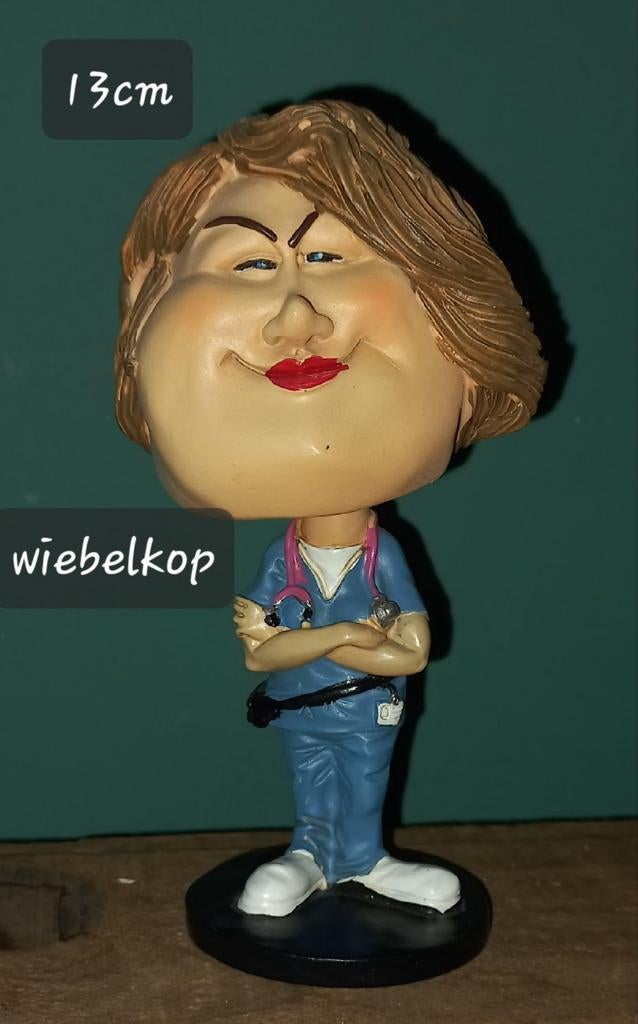 Leuk wiebelkop beeldje van een verpleegster, Ophalen of Verzenden, Gebruikt, Mens