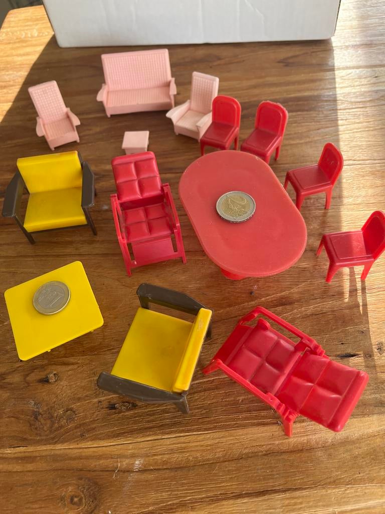 Vintage plastic poppenhuis meubeltjes, Ophalen, Gebruikt, Poppenhuis