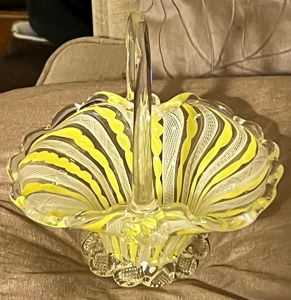 Murano Venini glas, Latticino geblazen. Zanfirico., Verzenden