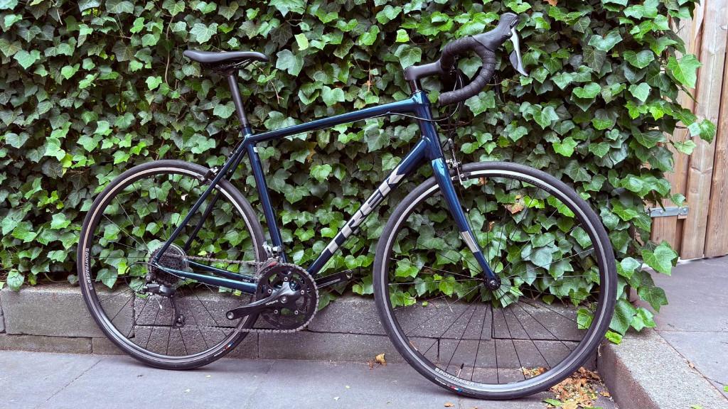 Trek Domane AL2 mét Bontrager DuoTrap S digitale sensor, Fietsen en Brommers, 28 inch, Heren, Aluminium, Zo goed als nieuw