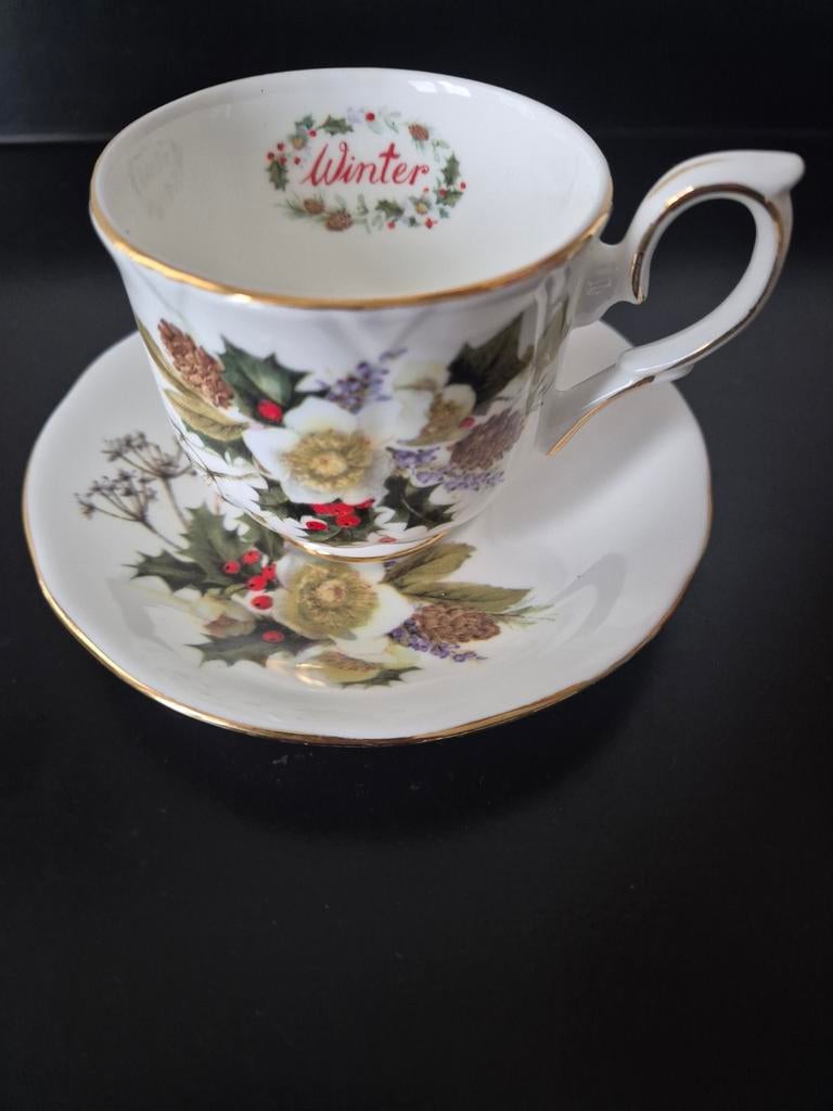 Winter Duchess bone china porselein, Ophalen of Verzenden, Zo goed als nieuw, Porselein, Kop en/of schotel