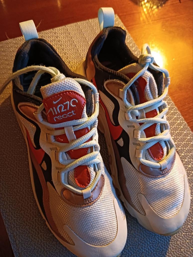 Nike Air Max 270, Ophalen of Verzenden, Zo goed als nieuw, Sneakers of Gympen