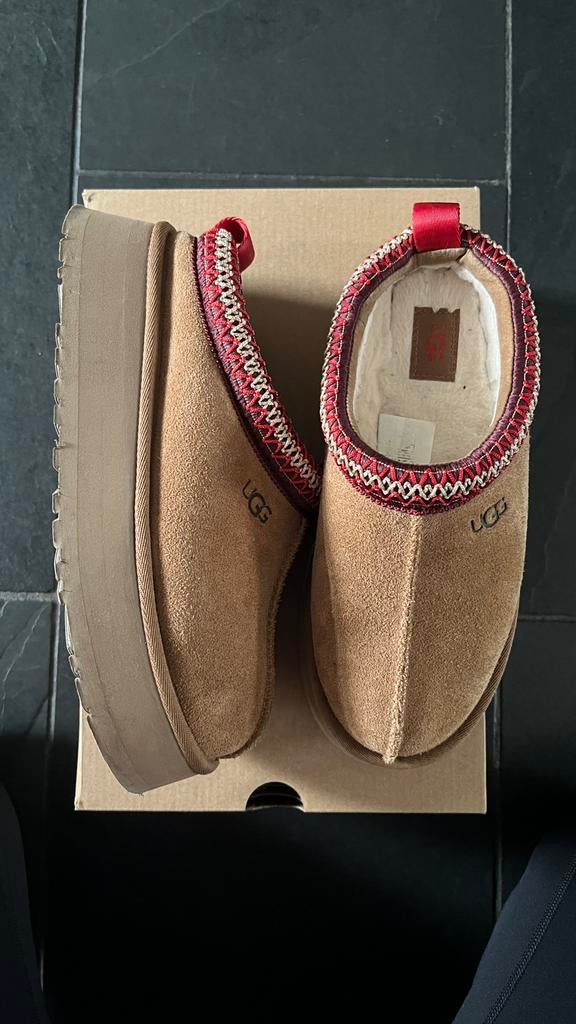 Ugg w tazz maat 37, Slippers, Bruin, Verzenden, Zo goed als nieuw